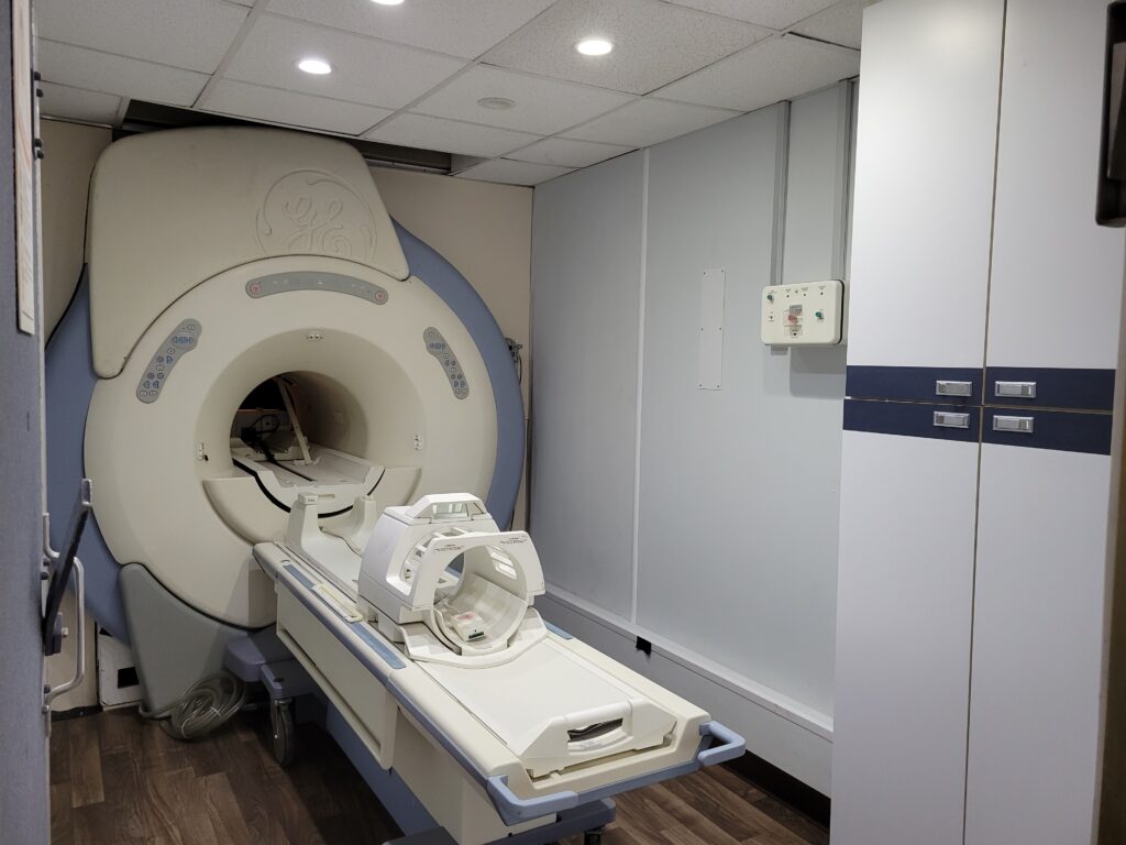 GE 2005 16 X 1.5T 8-channel Mobile MRI system | PM Imaging Management