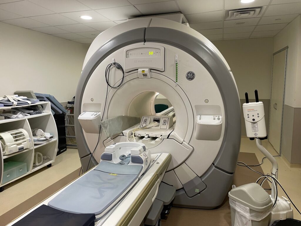 2011 GE 1.5 OPTIMA 450W MRI System - PM Imaging Management